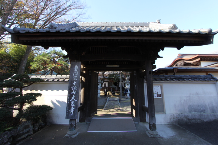 The grand Sanmon main gate of Daisenji Temple
