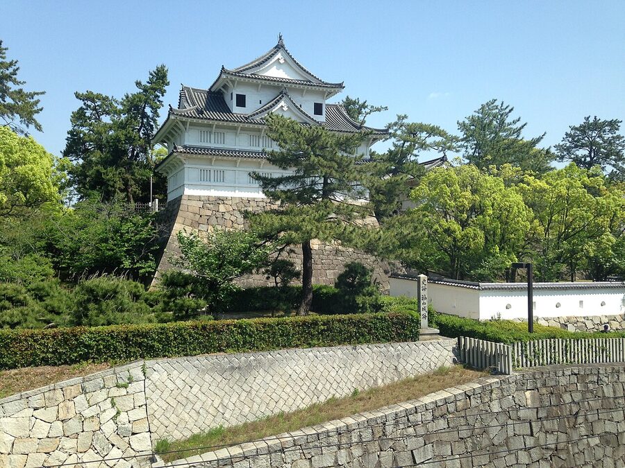 Fukuyama Castle's Fushimi Yagura tower seen from the Shinkansen platform