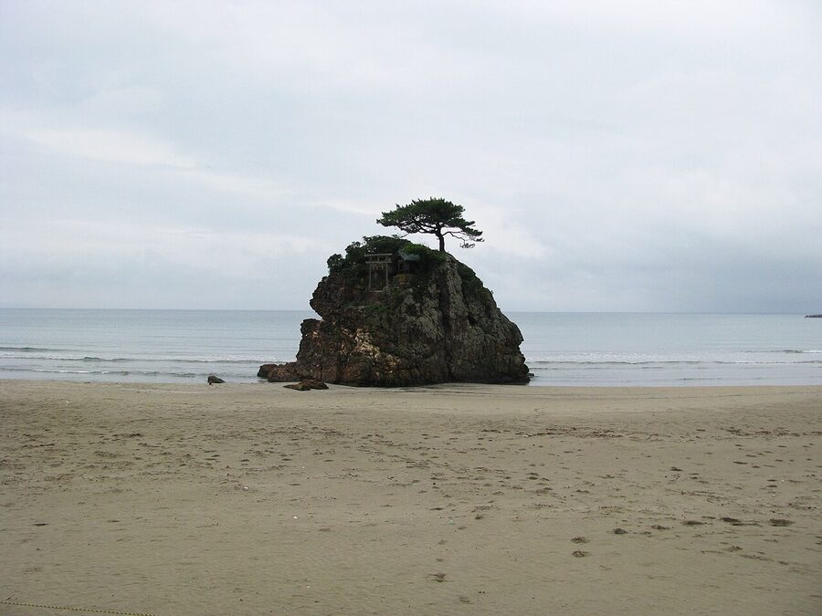 Inasa Beach in Izumo with Bentenjima rock visible offshore