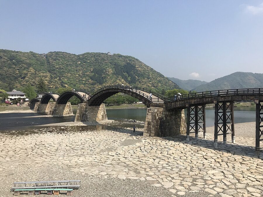 The five-arched Kintaikyo Bridge with Iwakuni Castle visible on the mountain behind