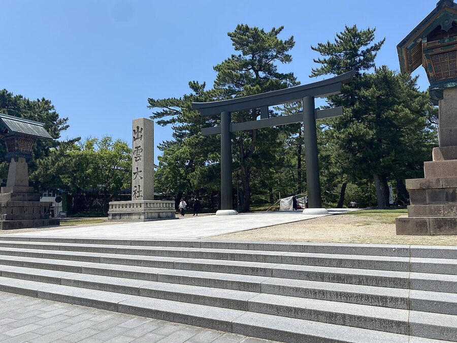 The main torii gate at the entrance to Izumo Taisha