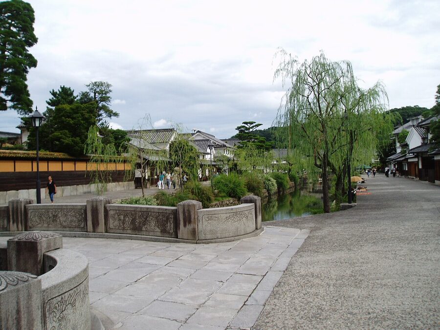 A view down the main street of the Kurashiki Bikan quarter