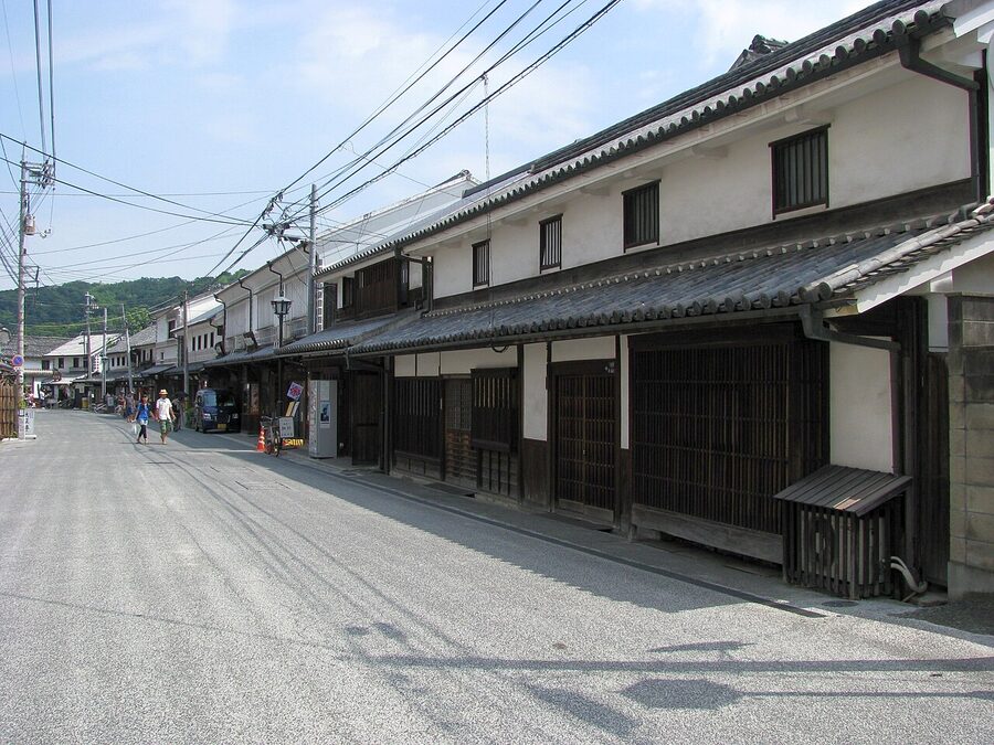 Whitewashed namako-kabe walls of the Kurashiki warehouses