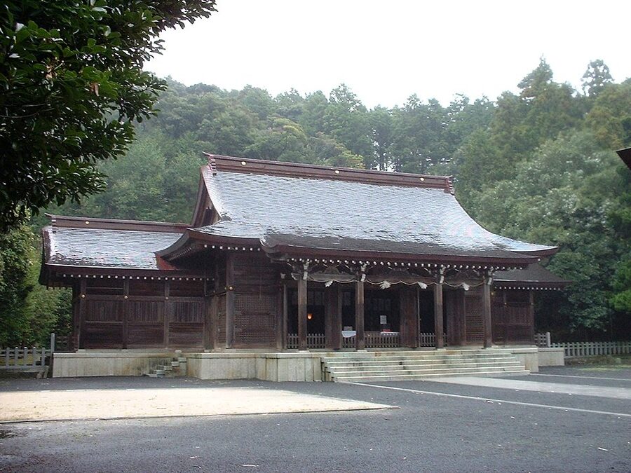 Oki Jinja shrine on Nakanoshima where Emperor Go-Toba lived in exile