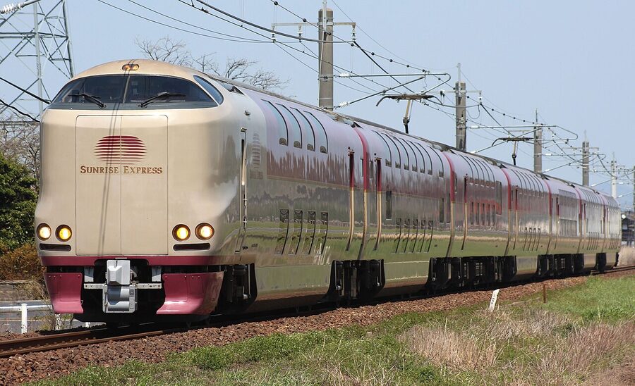 The JR 285 series Sunrise Izumo sleeper train