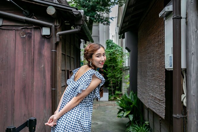 1 Hour Private Photoshoot in Hiroshima - Meeting at Hiroshima Station and shaping the plan