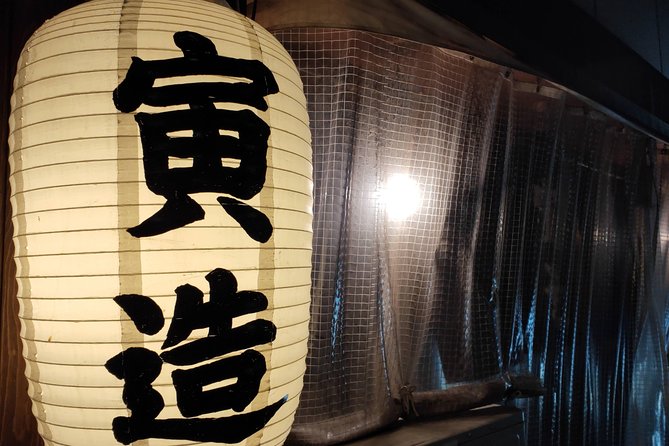 All-inclusive Hiroshima Nighttime Food and Cultural Immersion - What the guides add to the experience