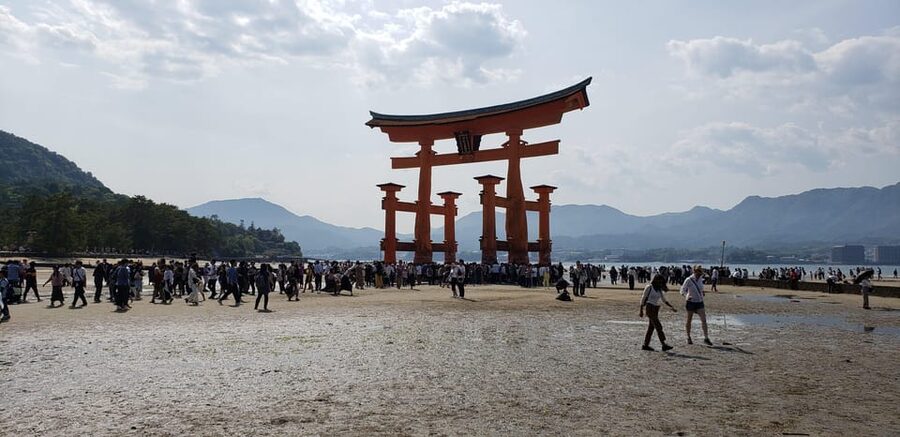 Amazing Hiroshima: Private City Tour with a Local Guide - How the private format affects the day