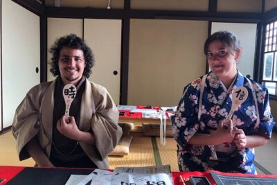 An Amazing set of Cultural experience: Kimono, Tea Ceremony and Calligraphy - Choosing and wearing the kimono