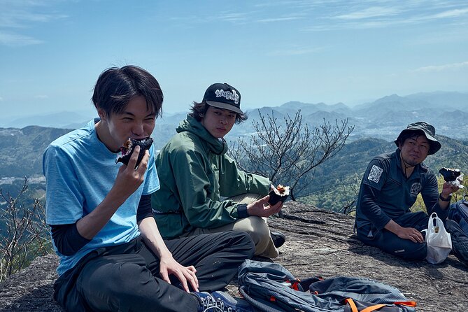 eMTB tour to see the beautiful islands from the summit - The final walk to the 1,050-meter summit