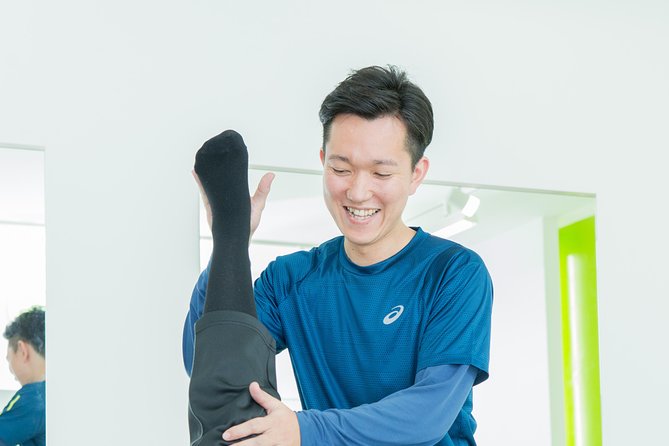 Experience shiatsu stretch in Japan - A good pause between Hiroshima sights