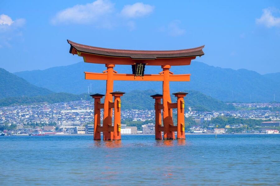From Hiroshima: Miyajima Island Day Trip with Ropeway Ride - Senjokaku Pavilion and the first view of the island