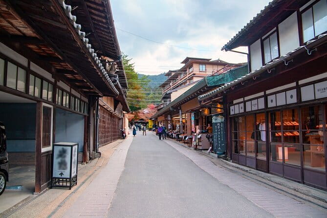 Full Day Hiroshima and Miyajima Tour - Hiroshima Castle and the city before 1945