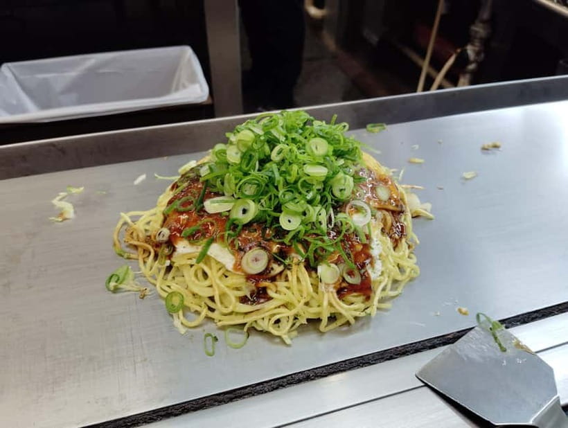 Hiroshima: 1-Hour Okonomiyaki Experience at Ekimae-Hiroba - Why Hiroshima-style okonomiyaki deserves an hour