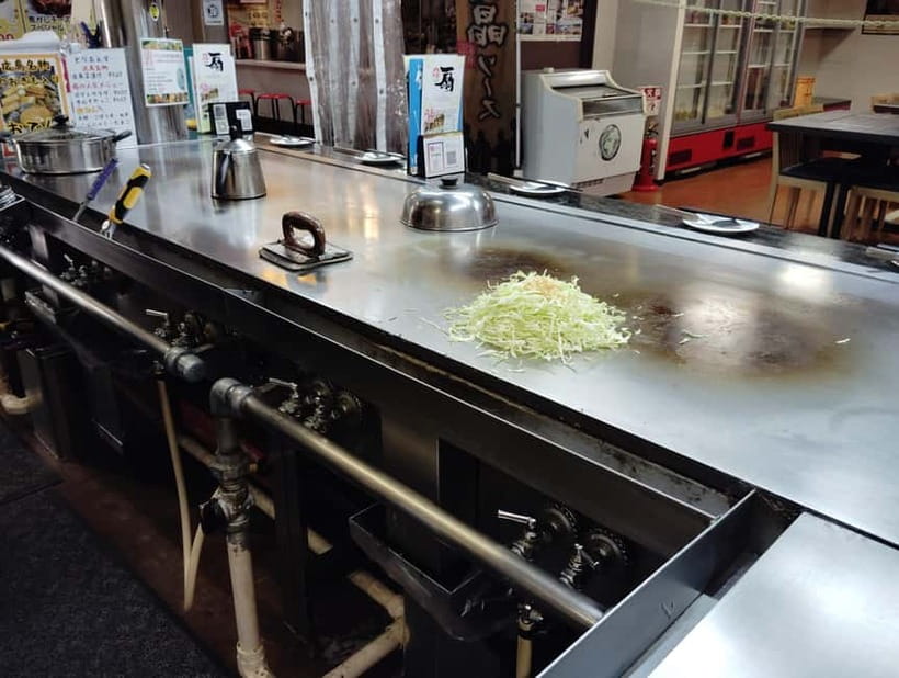 Hiroshima: 1-Hour Okonomiyaki Experience at Ekimae-Hiroba - Seeing how Hiroshima and Osaka styles differ