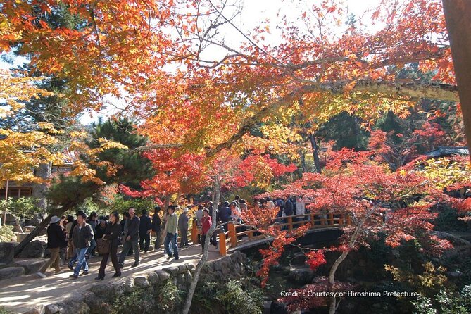Hiroshima and Miyajima 1 Day Bus Tour - Itsukushima Shrine and the famous torii
