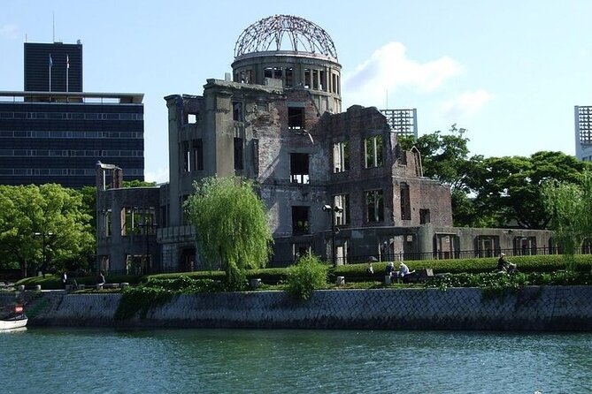 Hiroshima and Miyajima 1 Day Walking Tour - Guides are the main reason to choose the private format