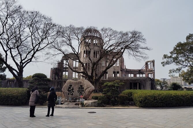 Hiroshima and Miyajima Private Guided Tour - Hiroshima Castle and Shukkeien Garden