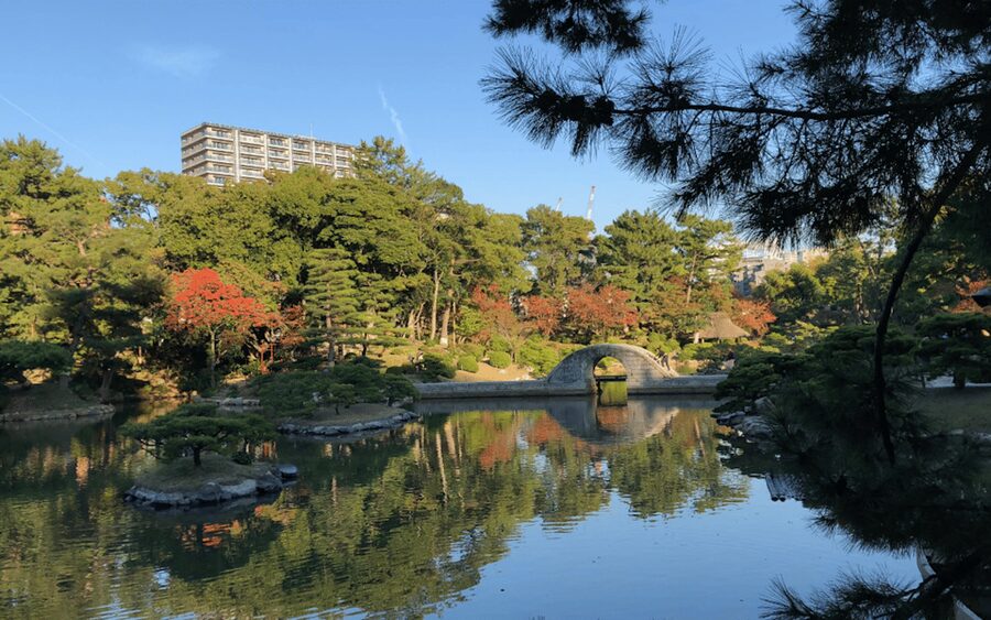 Hiroshima: Best of Hiroshima Guided Bike Tour - Hiroshima Castle and the city’s samurai past