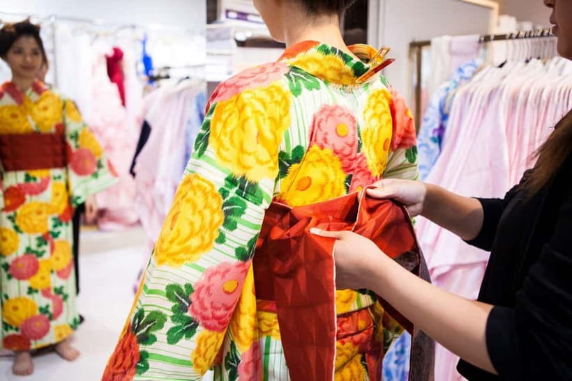 Hiroshima: Experience Japanese kimono by renting it - Optional hairstyling with traditional accessories
