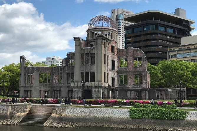 Hiroshima in a Nutshell: Morning Bike Adventure - Shukkei-en: gardens and careful design