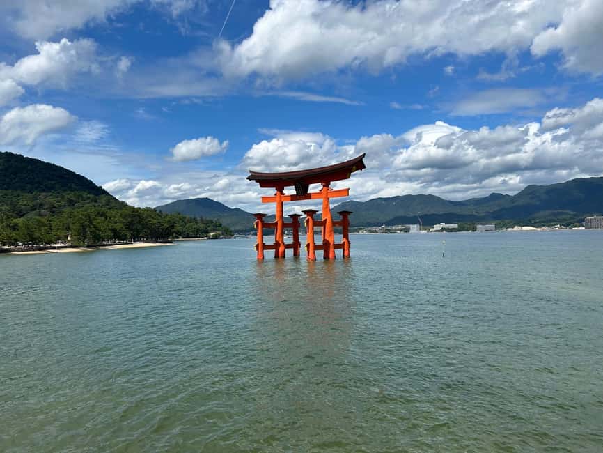 Hiroshima & Miyajima 6.5h Guided Tour – Dome, Park & Shrine - Finding the guide at Hiroshima Station