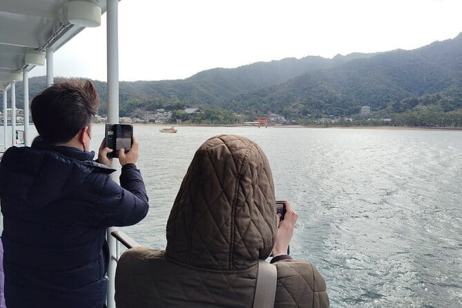 Hiroshima & Miyajima: Private Full-Day Tour with a Local Guide - The quieter Miyajima: Daishoin, cafés, and sea views