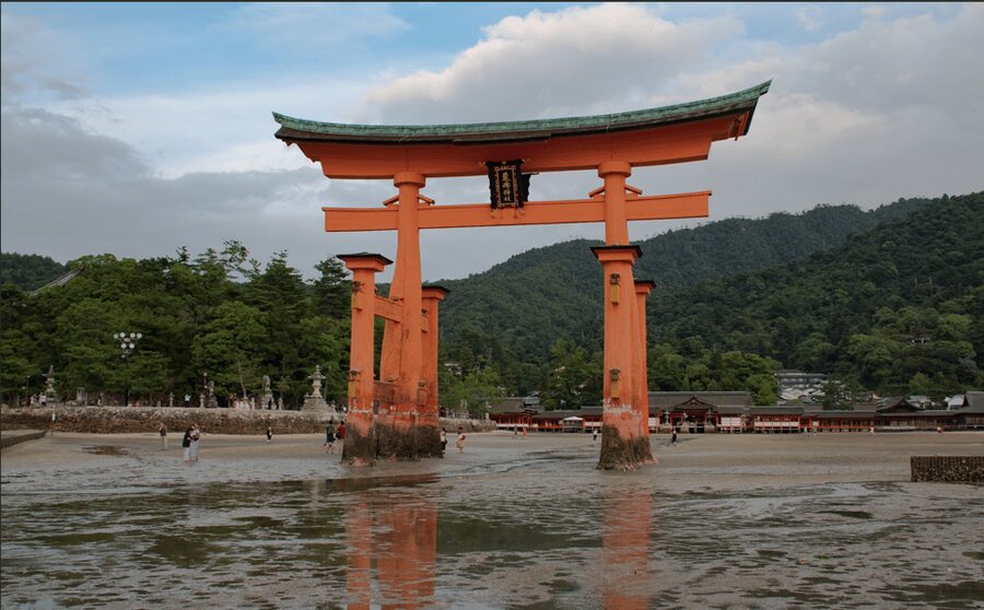 Hiroshima & Miyajima tour with English/Spanish Speaker Guide - Meeting at Hiroshima Station at 9:00 AM