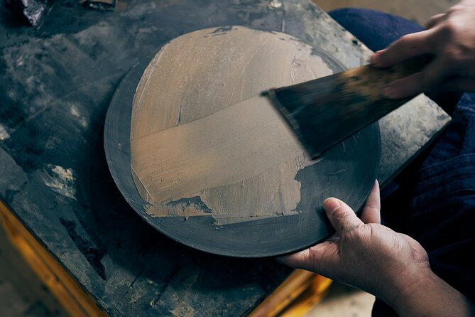 Hiroshima:Private lacquer workshop experience tour(gift included) - Seeing natural lacquer and the work behind the finish