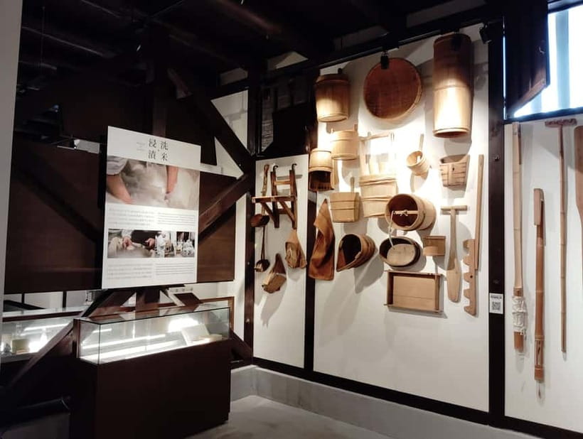 Hiroshima: Saijo Sake Tasting at 7 Breweries Guided Tour - The guide is more than a translator
