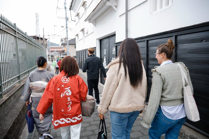 Hiroshima Saijo Sake Tasting Tour with visit to 7 Breweries - A practical pause at Sakaguradori
