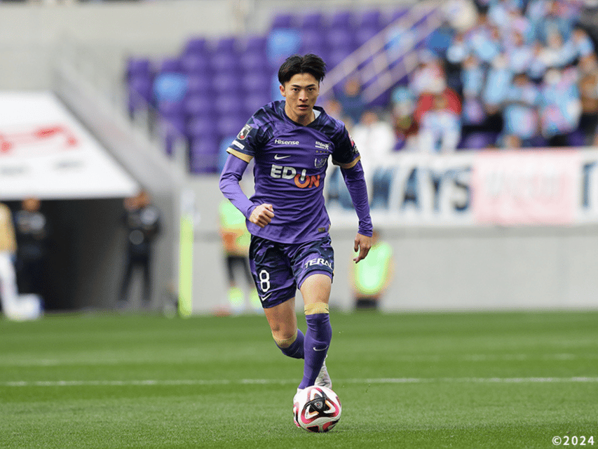 Hiroshima: Sanfrecce Hiroshima Football Game - The Sanfrecce Hiroshima matchday atmosphere
