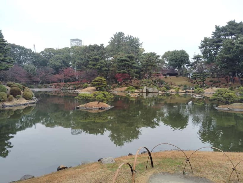 Hiroshima: Shukkei-en Garden with local guide 90min - What the 90-minute guided walk is like