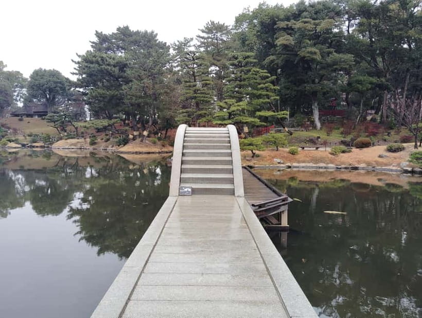Hiroshima: Shukkei-en Garden with local guide 90min - Should you book Shukkei-en with a guide?