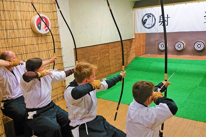 Japanesel Archery Experience HIROSHIMA CASTLE SHARAKU - A cultural activity with real instruction