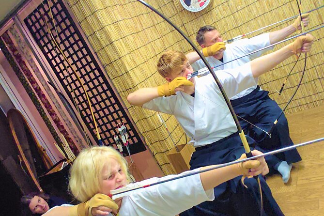 Japanesel Archery Experience HIROSHIMA CASTLE SHARAKU - Changing into dogi and hakama