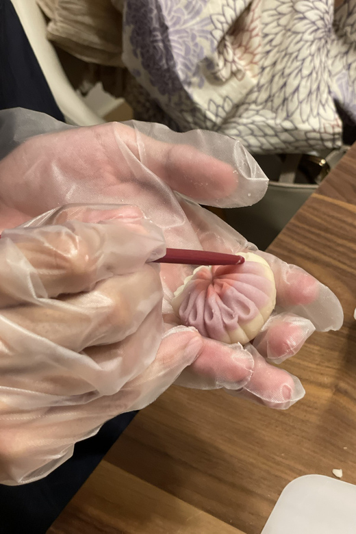 Kiku Plan - Wagashi making and tea ceremony experience - - Why the Eight-Person Limit Matters