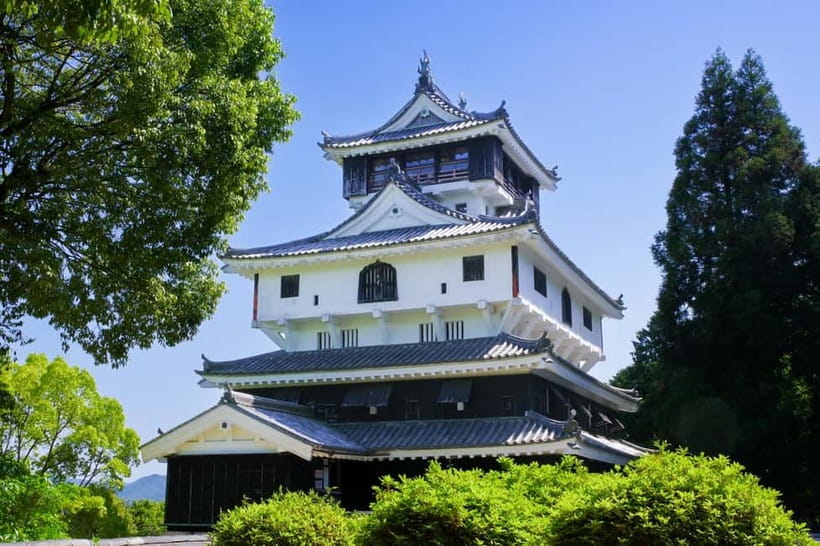 Kintai-Kyo Bridge and Iwakuni Castle with local guide 3h - The five-minute ropeway ride to Iwakuni Castle