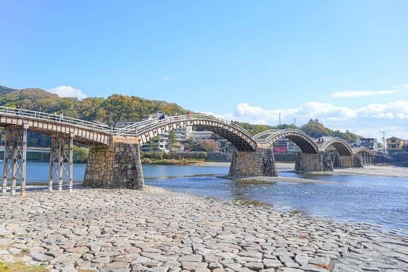 Kintai-Kyo Bridge and Iwakuni Castle with local guide 3h - Following the Kikkawa clan through Iwakuni