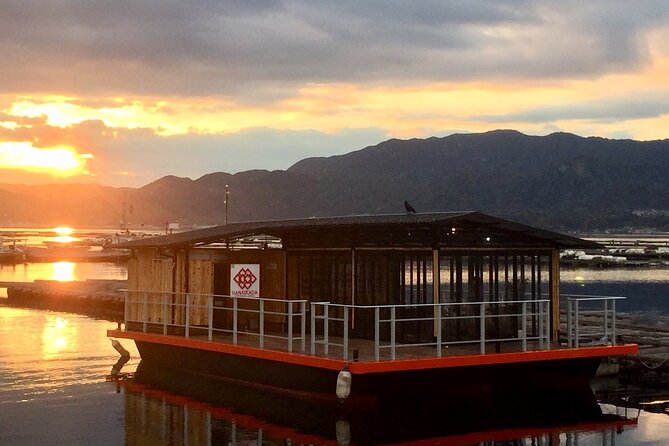 Lunch Cruise on HANAIKADA (Raft-Type Boat) with Scenic View of Miyajima - From the port to the 11:45 departure