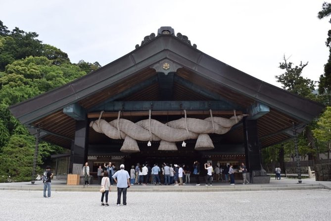 Matsue/Izumo Taisha Shrine Full-Day Private Trip with Government-Licensed Guide - Seeing Lake Shinji at the right time