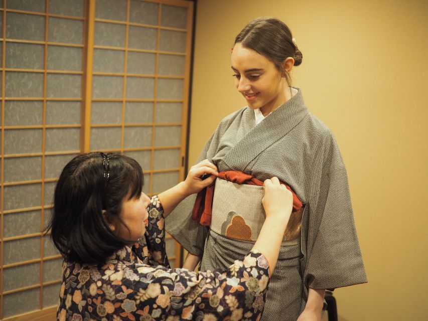 Miyajima: Cultural Experience in Zen Temple - Practicing Japanese calligraphy