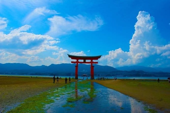 Miyajima Highlights: Itsukushima Shrine & Island Nature - The floating torii gate and the tide question