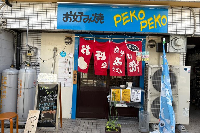 Okonomiyaki Counter: Hiroshima Edition - Cooking your own okonomiyaki, or letting the chef take over