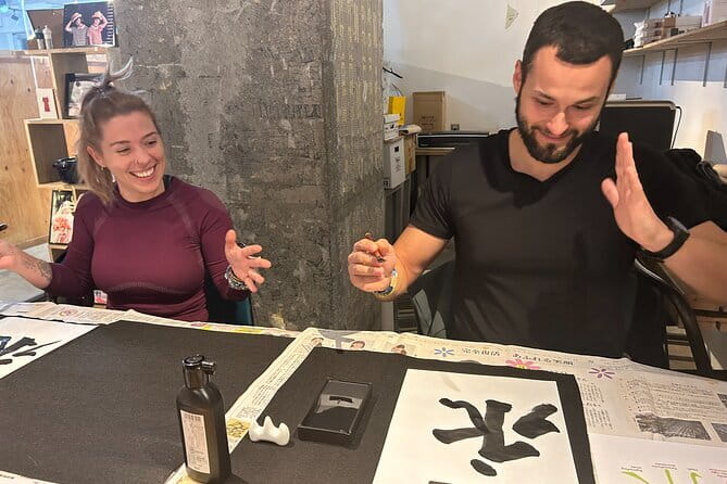 Private Hiroshima Calligraphy: Create Your Own Kanji Art Souvenir - Step 1: Ten minutes of calligraphy and Kanji background