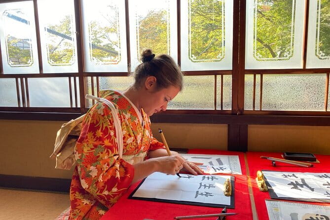 Private Hiroshima Calligraphy: Create Your Own Kanji Art Souvenir - Working with Chihiro