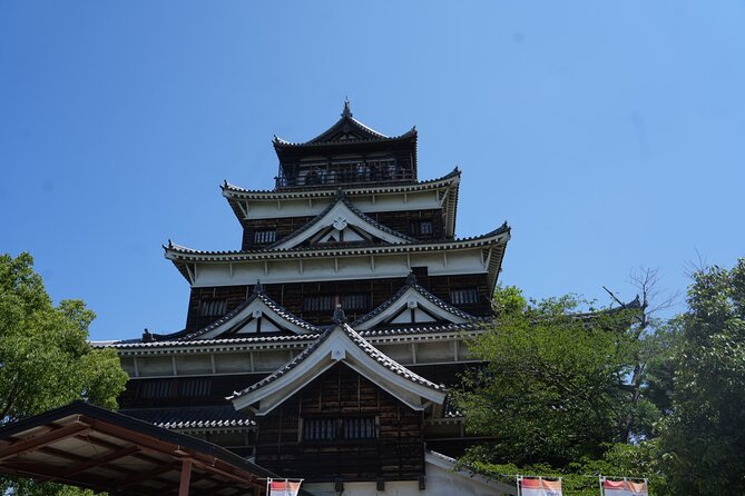 Private Hiroshima Early Morning Tour with English-Speaking Guide - Hiroshima Castle brings another side of the city